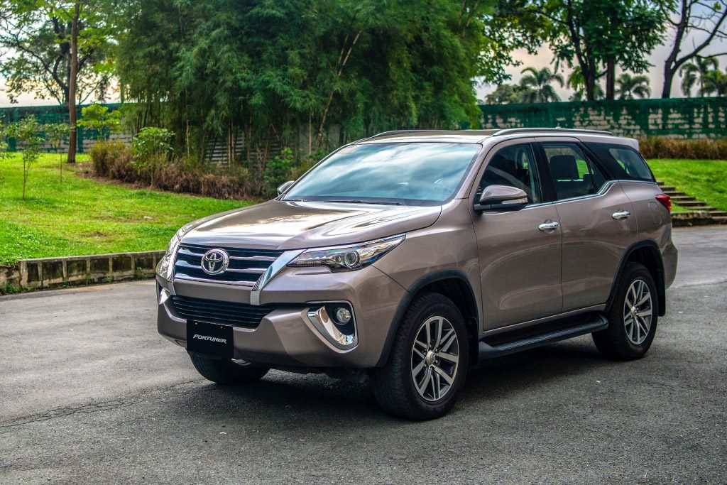 Thuê xe 7 chỗ Fortuner đời mới